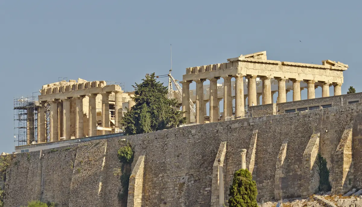 Partenon na Acrópole de Atenas, exemplo máximo da arquitetura clássica grega