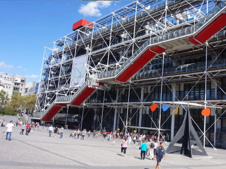Arquitetura High-Tech: O Guia Completo para 2026