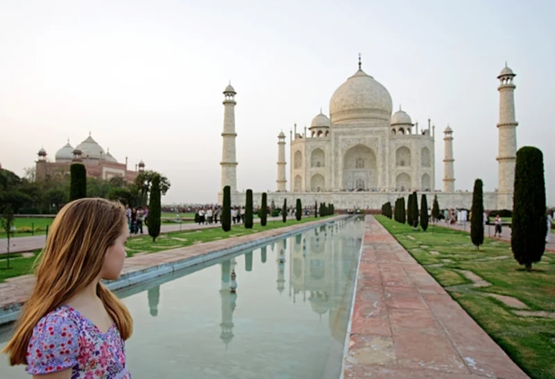 O icônico Taj Mahal ao amanhecer